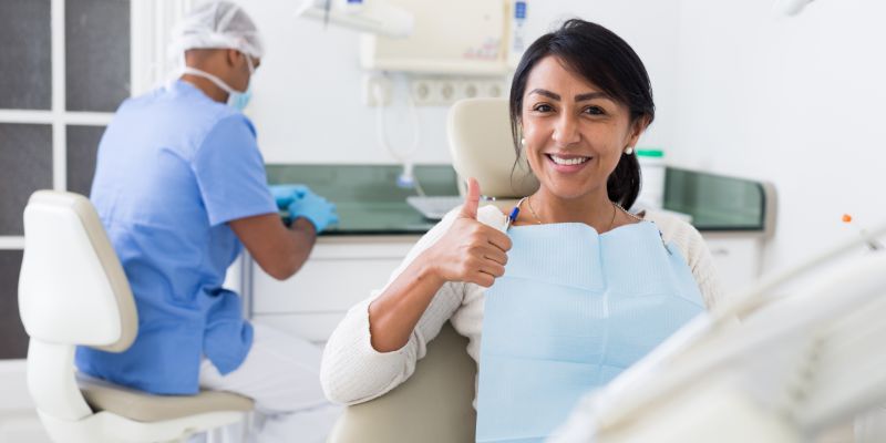 female patient smiling with thms up